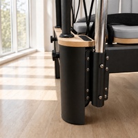 Machine combinée Pilates Reformer Tower avec barre de descente et barre de poussée pour la rééducation des seniors, les petits studios et l'entraînement à domicile