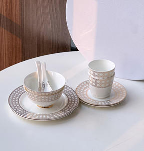 Nouvel ensemble de vaisselle en porcelaine fine à motif quadrillé doré européen, 10 pièces - Product Image 4
