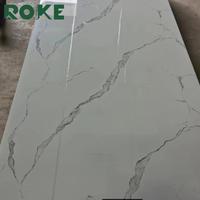 Panneaux muraux en PVC imitation marbre pour salle de bain, revêtements décoratifs en PVC brillant, panneaux décoratifs UV en PVC de la marque ROKE Home Decor