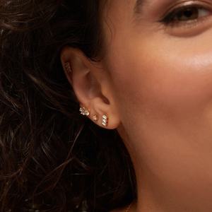 2025 moda nueva Alta Calidad delicado elegante perfecto y atemporal uso diario baguette diamantes Mini pendientes Huggie - Product Image 3