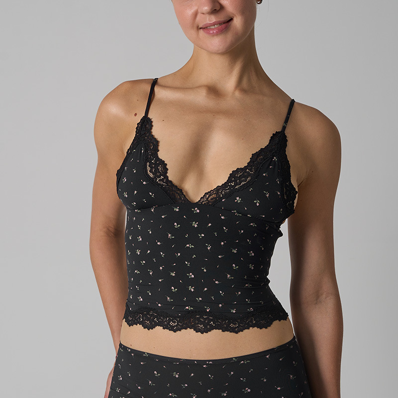 ลายดอกไม้สีดำ