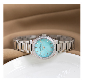 Montre pour femme <span class=keywords><strong>IBSO</strong></span> 619L de haute qualité Nouveau design Montre pour femme à bracelet en acier avec une valeur esthétique élevée Petit cadran clouté de diamants - Product Image 5
