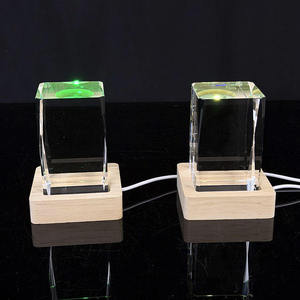 Presentes de Lembrança Cubo de Cristal Peso de Papel Base de Luz LED de Madeira Cubo Gravado a Laser 3D - Product Image 2