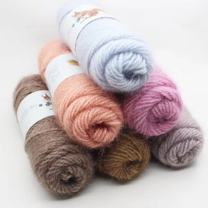 75g Usine Vente En Gros Fil Mélangé Laine Grossière Fil De Soie Tissé À La Main Chapeau Écharpe Châle Écureuil Laine Polyester Fil Brillant Brut - Product Image 2