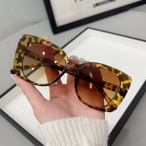 Nuevas Gafas de Sol Pequeñas para Mujer con Protección UV y Caras Brillantes, Gafas de Celebridades de Internet de Alta Moda - Product Image 3