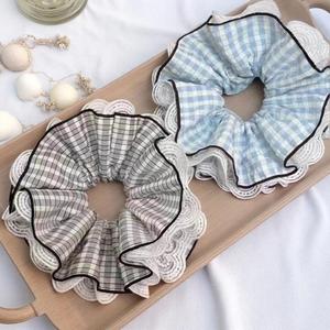 Bandeau coréen bleu à carreaux en dentelle, grand élastique à cheveux haut de gamme pour queues de cheval, bandeau surdimensionné personnalisé, accessoire de mode pour femmes - Product Image 1
