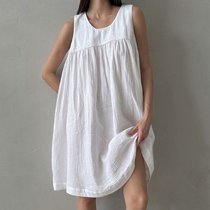 Abito da Notte Estivo in Cotone per Donna, Corto e Senza Maniche, Casual, con Bordo in Pizzo e Tessuto Crespo Bianco - Product Image 1