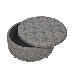 Pouf contenitore rotondo trapuntato in tessuto grigio con finiture a borchie e coperchio, ideale per soggiorno o camera da letto - Product Image 6