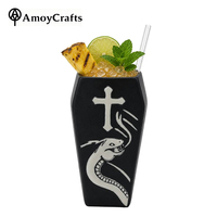 Taza Tiki Personalizable con Cruz Gótica, Vajilla de Cerámica Personalizada para una Estética Oscura