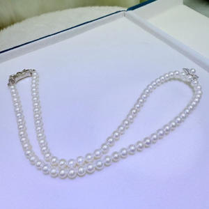 Collar de Perlas Cruzadas Kroos, Perlas de Agua Dulce de Alta Calidad de 4.5-5mm, Corte Cojín con Fuerte Brillo, Forma de Mariposa, Colección Zhuji - Product Image 3