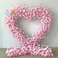Arche de fleurs en forme de cœur faite à la main décor de mariage centres de table de roses rouges personnalisables pour les fiançailles pour la Saint-Valentin