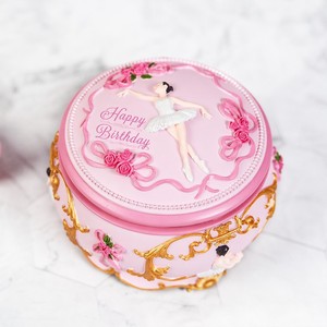 Caja de Música de Resina Pintada a Mano con Carrusel de Bailarinas - Movimiento Sankyo de 18 Notas, Luz LED y Figura Giratoria para Regalo - Soporte OEM - Product Image 2