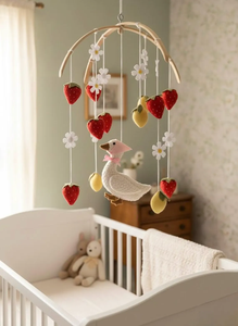 Móvil de Fieltro Nórdico para Bebés con Diseño de Ganso, Fresas, Margaritas y Limones, Accesorio Decorativo Hecho a Mano para Cuarto de Bebé, en Tendencia - Product Image 5