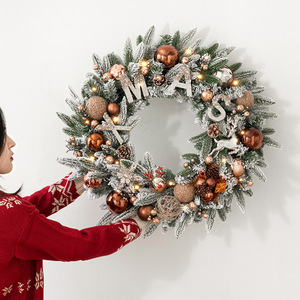 Couronne de Noël artificielle floquée en gros, grande, effet neige, en pin <span class=keywords><strong>et</strong></span> <span class=keywords><strong>sapin</strong></span>, pour la décoration des hôtels <span class=keywords><strong>et</strong></span> centres commerciaux - Product Image 1
