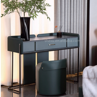 Coiffeuse de luxe avec miroir de maquillage pour hôtesse de villa, incluant miroir et coiffeuse