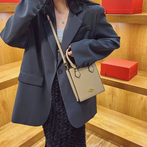 Un Elegante Bolso de Mano de Lujo Europeo-Americano para Mujer, un Bolso Cuadrado Pequeño con Patrones Geométricos.673 - Product Image 4