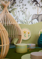 Fauteuil œuf en bois moderne Chiquitos pour enfants, idéal pour les coins lecture des bibliothèques scolaires, avec un design en forme d'oignon