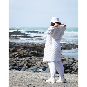 Cappotto lungo con cappuccio bianco trapuntato Pea Street - Product Image 2