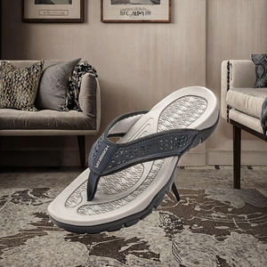 รองเท้าแตะลำลองผู้ชายคุณภาพสูงสำหรับฤดูร้อน ไซส์ใหญ่ รองเท้าชายหาดสำหรับกิจกรรมกลางแจ้ง กันลื่น สวมใส่สบาย หนัง PU ด้านบนแบบใหม่ - Product Image 2