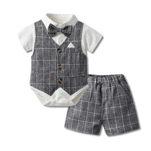 Conjunto <span class=keywords><strong>de</strong></span> ropa <span class=keywords><strong>de</strong></span> tres piezas informal <span class=keywords><strong>de</strong></span> verano <span class=keywords><strong>para</strong></span> niños pequeños, mono <span class=keywords><strong>de</strong></span> manga corta con lazo, <span class=keywords><strong>chaleco</strong></span> a cuadros, traje <span class=keywords><strong>de</strong></span> un solo pecho - Product Image 1