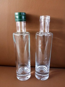 Bouteille en verre personnalisée de différentes tailles (500 ml, 700 ml, 750 ml) pour sauce piquante et huile d'olive extra vierge - Product Image 6