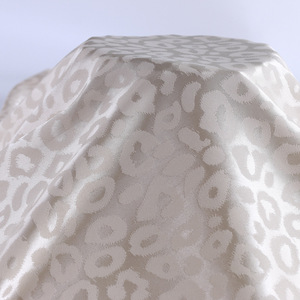 NOUVELLE ARRIVÉE TISSU JACQUARD SATIN LÉOPARD SCINTILLANT EN SPANDEX POUR CHEMISES OU ROBES FEMME - Product Image 4