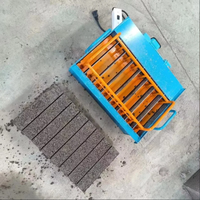 Machine manuelle de formage de blocs Petite machine africaine de fabrication de briques non cuites avec moule à noyau Équipement pour briques creuses en ciment