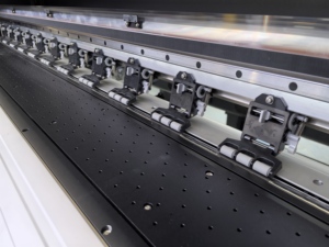 Nouvelle imprimante numérique UV à rouleaux pour grand format 2100 Eco, compatible solvant XP600 I3200, pour <span class=keywords><strong>papier</strong></span> <span class=keywords><strong>peint</strong></span> et vinyle - Product Image 3