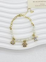 Bracelet tendance en cuivre plaqué or avec breloques papillon, croix et mini breloques émaillées, perles en verre transparent, vente en gros