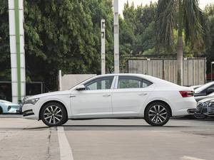 <span class=keywords><strong>Skoda</strong></span> Superb 2025 TSI 280 DSG Edición Premium <span class=keywords><strong>de</strong></span> Lujo 1749 Hatchback con Techo Solar Dinámico y Eficiente Espacioso Liftback - Product Image 4