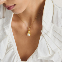 Collier pendentif pieuvre en laiton plaqué or avec perle naturelle et zircon, bijou animal marin, collier statement inspiré de l'océan