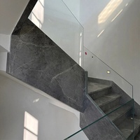 Escalera Compacta de Diseño en Mármol Emperador Gris Claro con Barandilla de Vidrio para Espacios Pequeños, Villas, Casas y Apartamentos