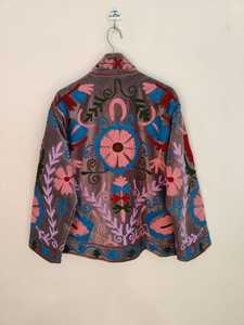 Chaqueta Bordada Suzani de Terciopelo Hecha a Mano |   Abrigo con Estampado Floral Folclórico |   Ropa Étnica Boho |   Artesanía, regalo para ella - Product Image 6