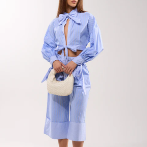 Completo da donna due pezzi OEM: camicia a righe con fiocco e pantaloni a gamba larga – Abbigliamento femminile, set coordinato - Product Image 2