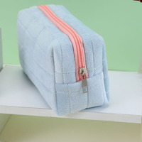 Pochette de beauté légère et portable, utilisation quotidienne, sac à maquillage minimaliste et moelleux, sac cosmétique élégant de voyage, couleurs pastel, sac cosmétique doux