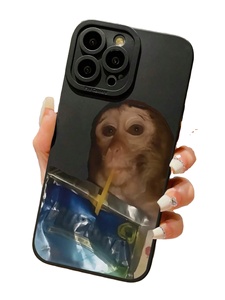 Nueva Funda Divertida y Original para iPhone 17 16 15 Pro Max con Diseño de Mono y Jugo de Frutas, Patrón de Dibujos Animados, Negra Mate, Cubierta de Poros Finos - Product Image 5