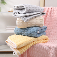 Serviette de Bain en Polaire Corail Tissée Écologique en Gros, 70*140 cm, Douce, en Peluche, Confortable, pour Spa et Maison