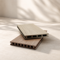 Plancher composite extérieur moderne en WPC co-extrudé 145*21mm, antidérapant, anti-UV, résistant à l'usure et imperméable pour jardin