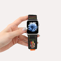 Bracelet de rechange élégant en jean style graffiti pour Apple Watch, avec motifs imprimés uniques, idéal pour un usage décontracté