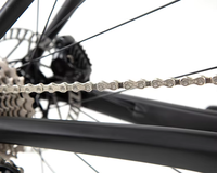 Vélo de route entièrement en carbone 700C 24 vitesses 105 R7120 Frein à disque hydraulique Jantes en carbone 50 mm à profil ondulé Axe traversant T47 Vélo léger 8,9 kg