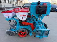 Semoir de précision à 4 rangs pour semis directes / Semoir haute performance à 4 rangs pour semis directes / Machine de plantation de graines performante / Machine robuste