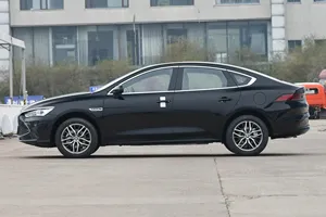 Offre Spéciale 2024 BYD Qin Plus Dm-i nouvelle énergie hybride véhicules pour adultes noir 55km 120km 4 roues 5 sièges conduite à gauche voiture électrique