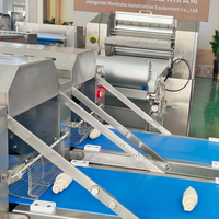 Ligne de production industrielle de croissants à grande échelle, machine automatique de fabrication et de façonnage de pain croissant à haute capacité