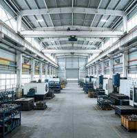 Entrepôt à structure en acier à longue portée, atelier d'usine, bâtiment industriel commercial