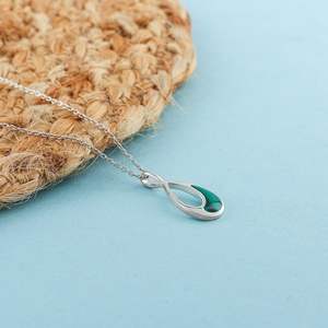 GEMKORA – collier avec pendentif en cristal de malachite, en argent 925, en forme de goutte d'eau, serti de pierres précieuses vertes naturelles, à porter au quotidien - Product Image 2