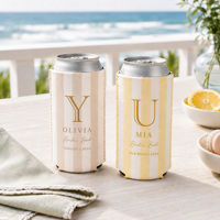 Manchon isotherme personnalisé en néoprène rayé avec logo et monogramme pour canettes de bière de mariage