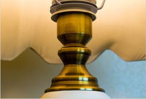 Vase décoratif blanc créatif pour la maison, corps en céramique, lampe de bureau design pour hôtel - Product Image 6