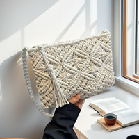 Sac bandoulière vintage fait main en macramé tressé pour femme, avec pompon en corde de coton ajourée, idéal pour les voyages, les activités de plein air et le quotidien