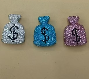 Bracelet populaire en perles acryliques colorées avec breloque chat mignon et strass, compatible avec les coques de téléphone et les porte-clés, idéal pour la création de bijoux. - Product Image 1