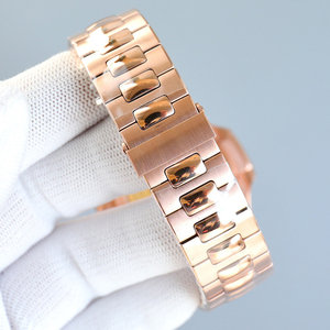 Elegante Reloj Deportivo con Acabado Platino, Esfera con Patrón de Ondas, Movimiento Automático, Perfecto para Eventos Corporativos de Alto Nivel - Product Image 6